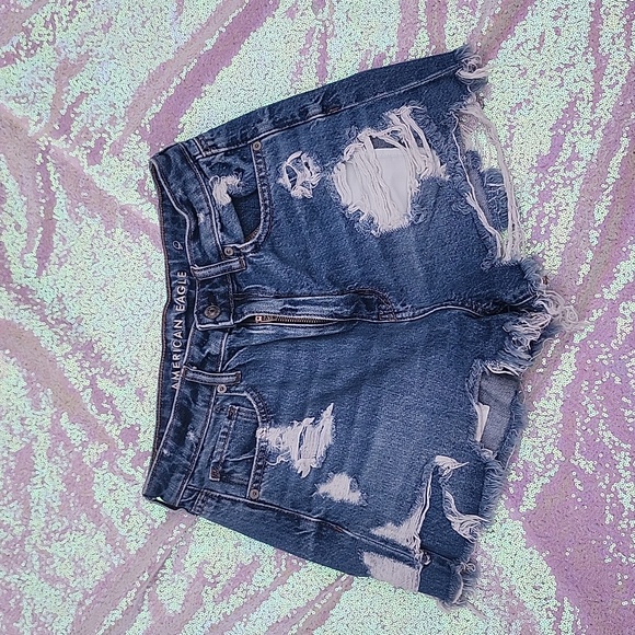 American Eagle Outfitters Pants - American Eagle Distressed MOM SHORTS Women's Jean Shorts! SIZE 6